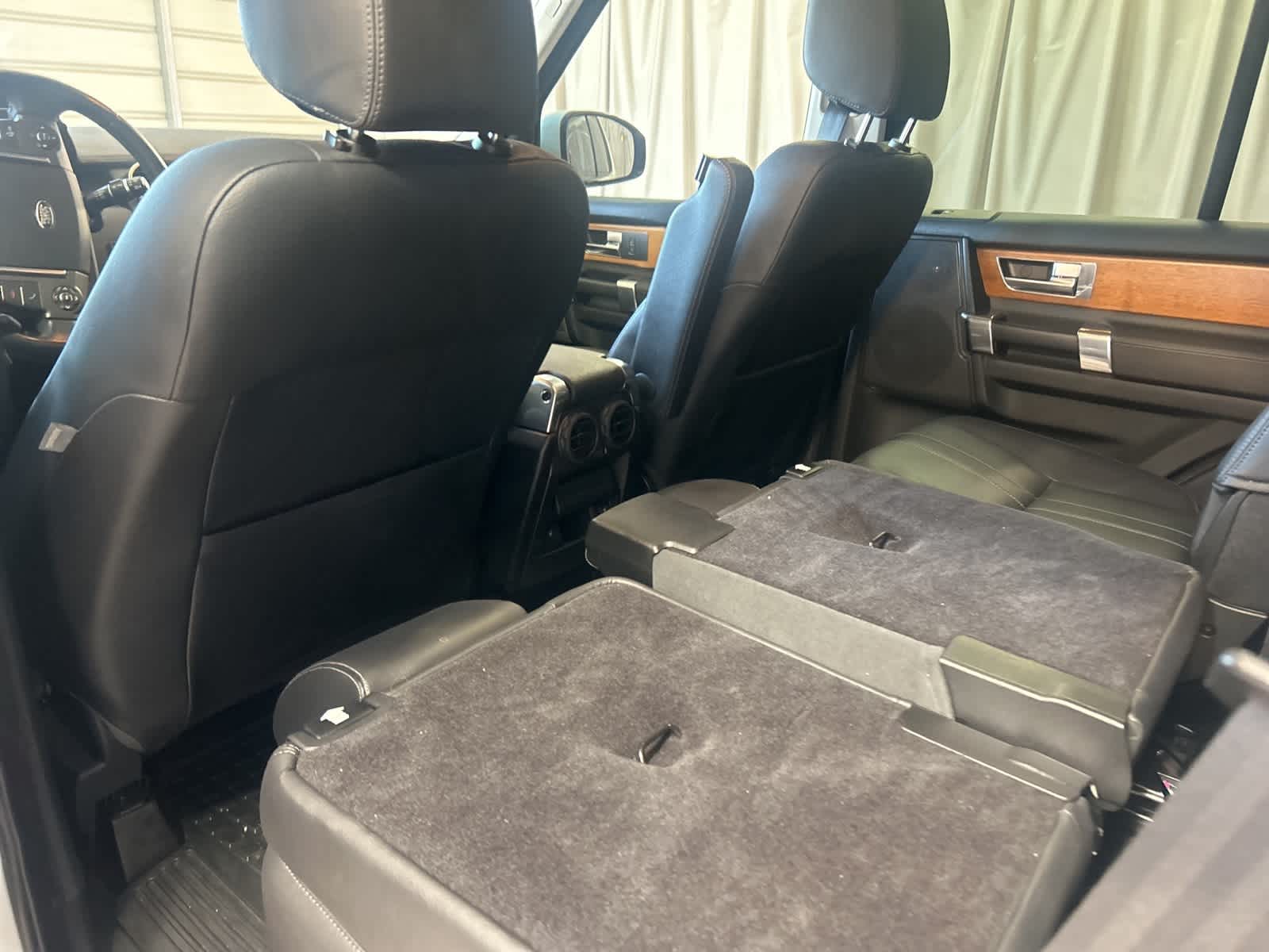 Thumbnail: 2015 Land Rover LR4 - 21