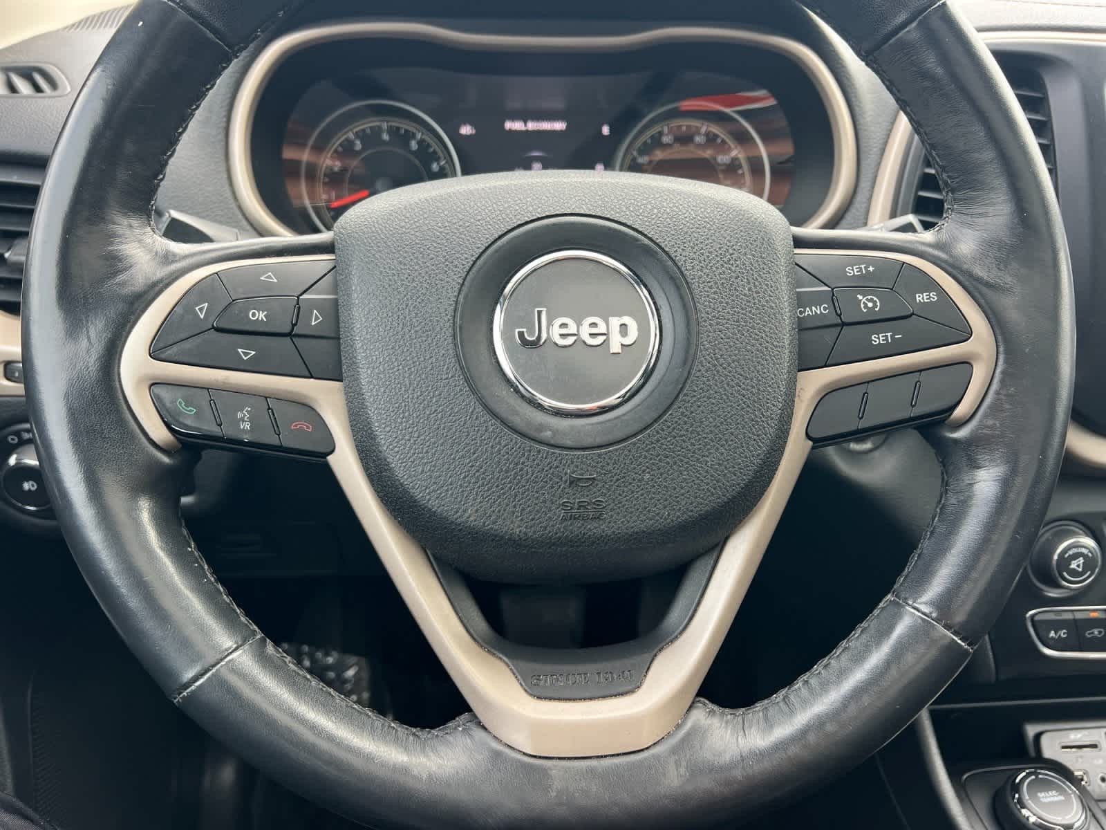 Thumbnail: 2015 Jeep Cherokee - 24