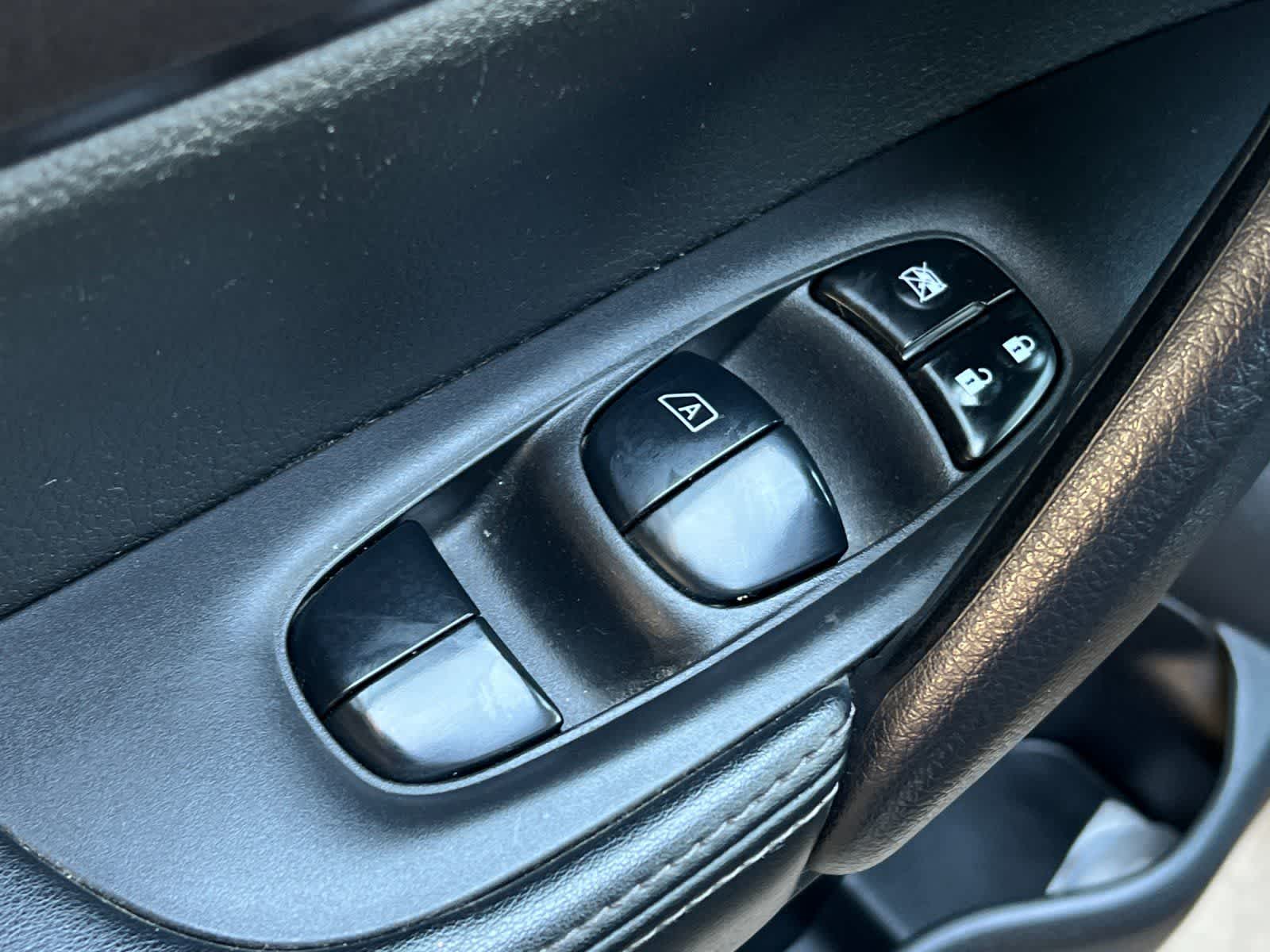 Thumbnail: 2020 Nissan Rogue Sport - 14