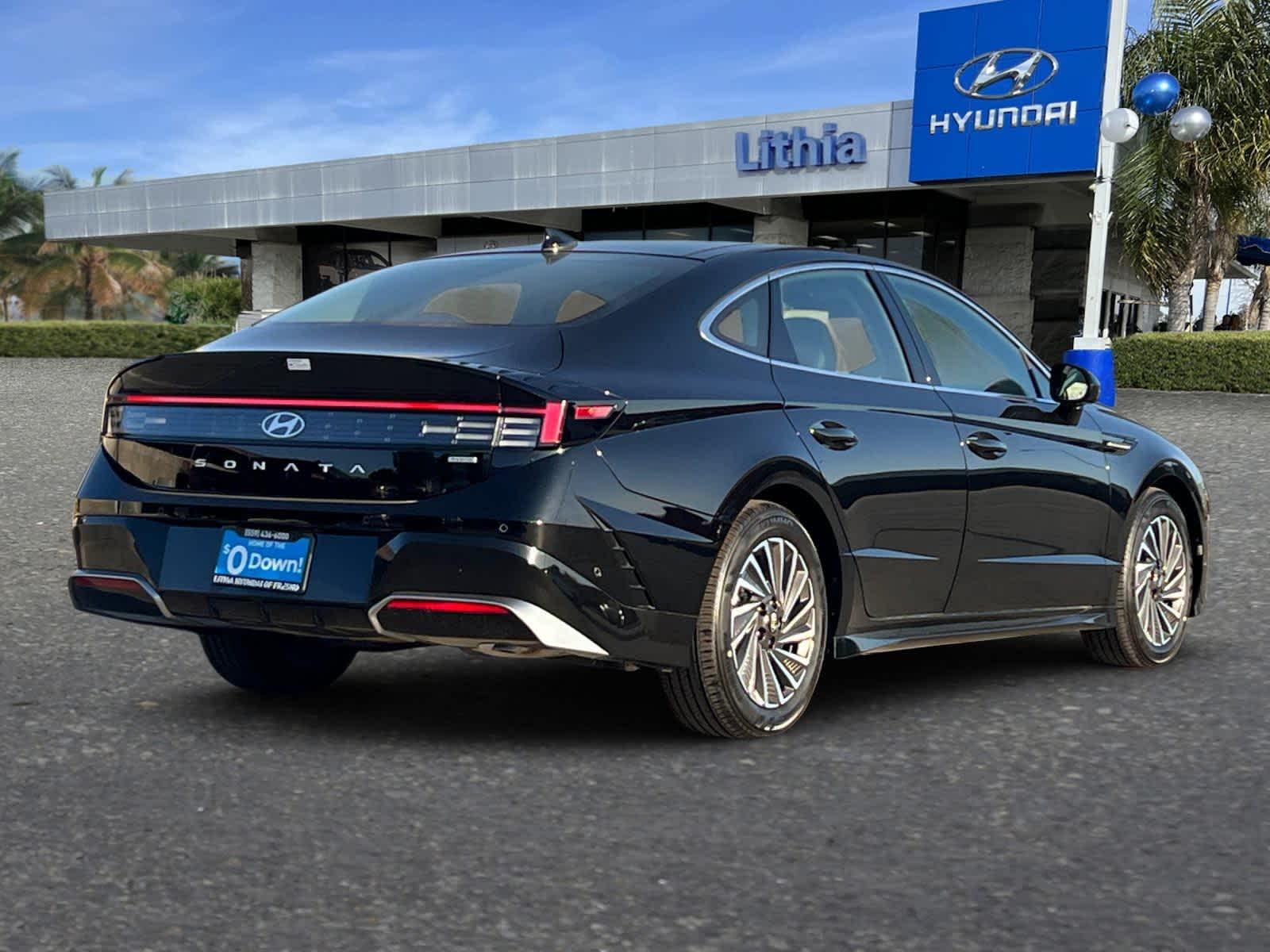2025 Hyundai Sonata Hybrid Limited photo 2