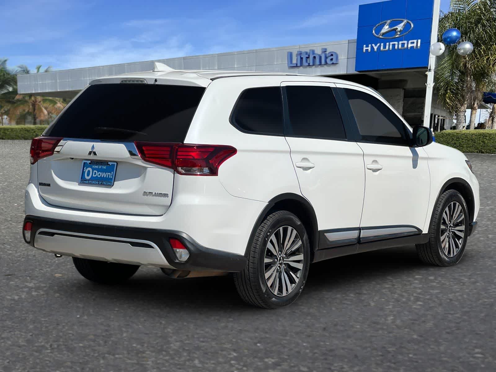 Thumbnail: 2019 Mitsubishi Outlander - 3