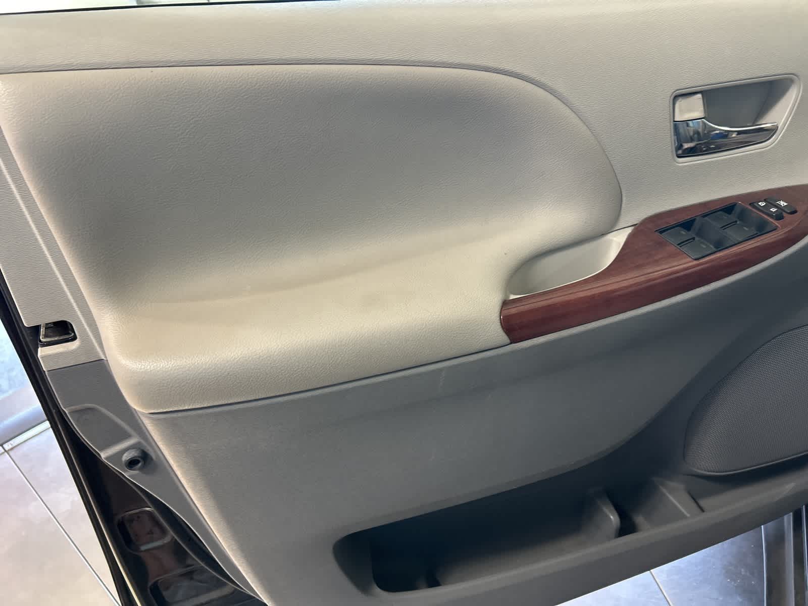 Thumbnail: 2014 Toyota Sienna - 19