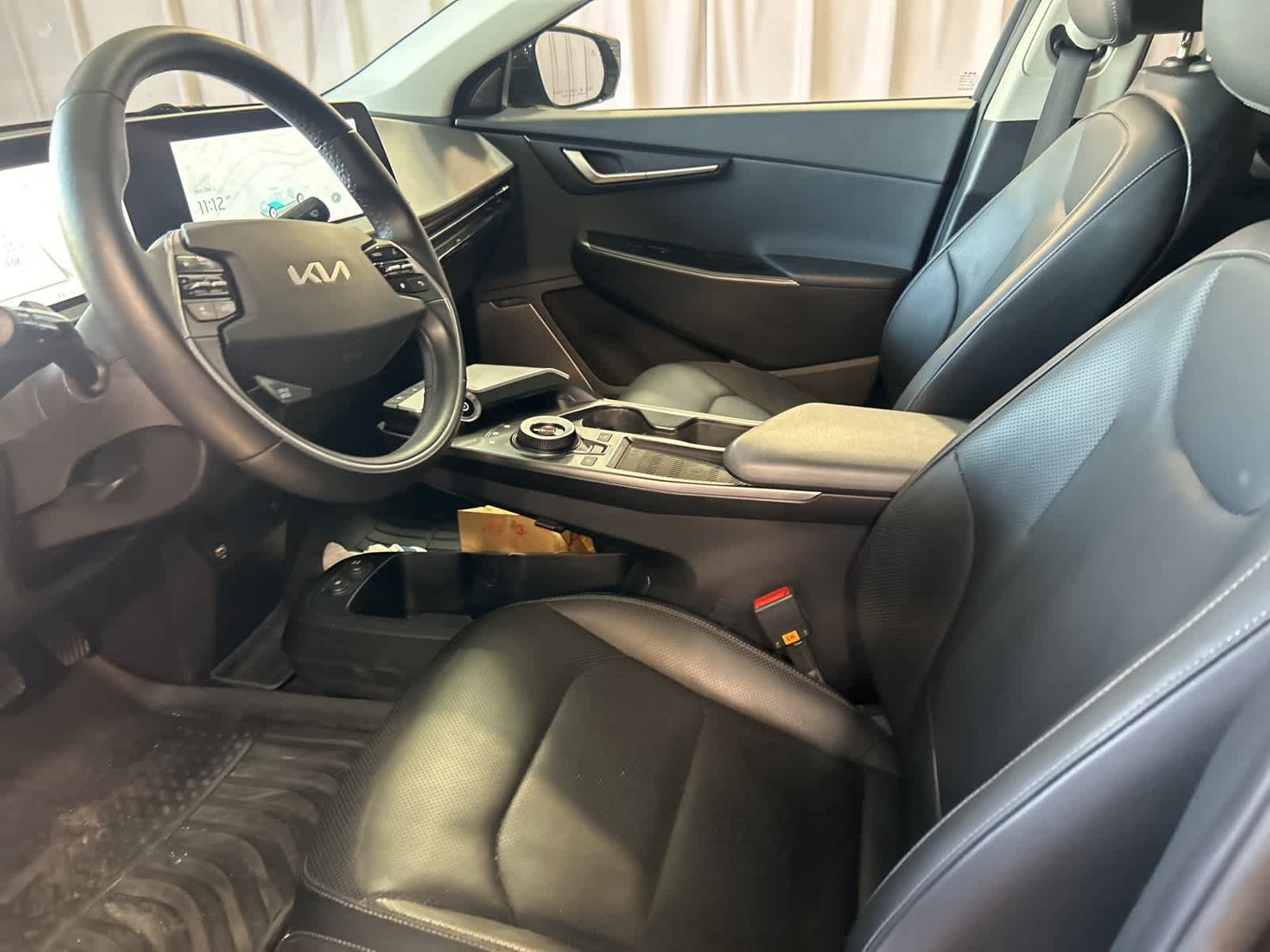 Thumbnail: 2022 Kia EV6 - 24