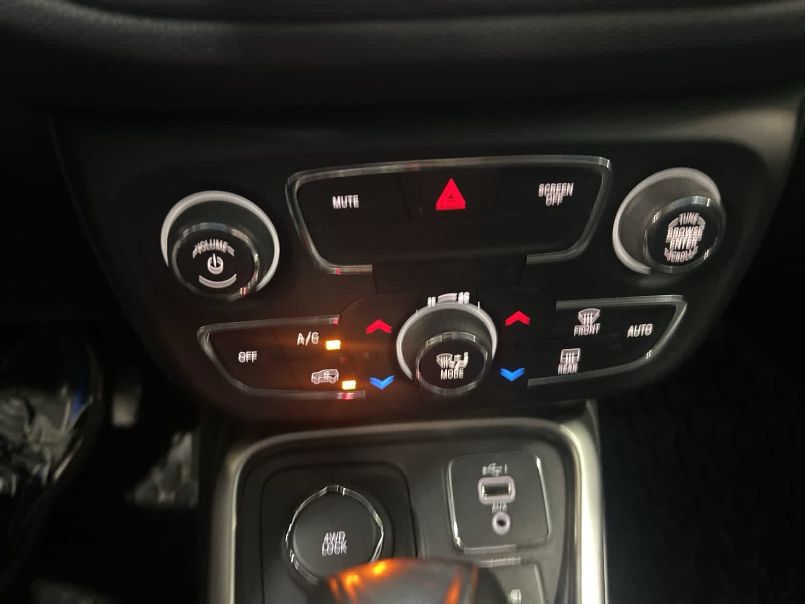 Thumbnail: 2021 Jeep Compass - 28