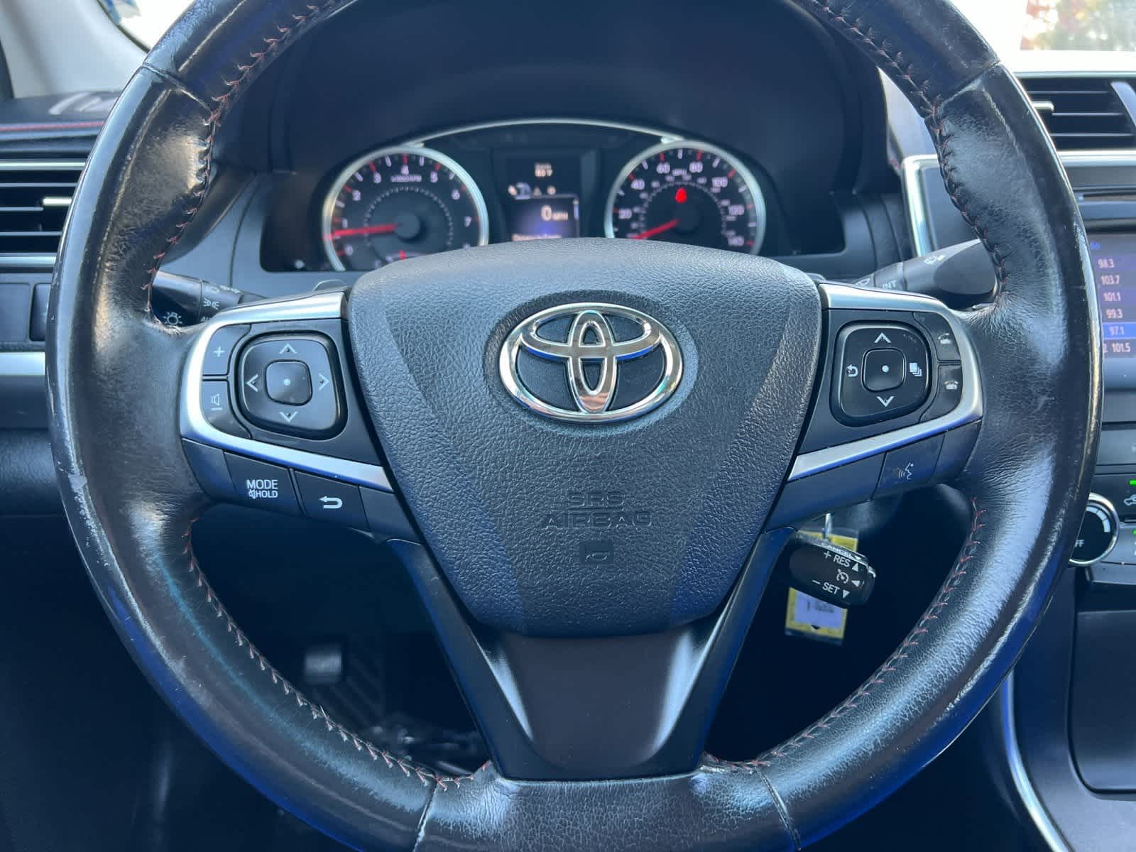 2017 Toyota Camry SE 21