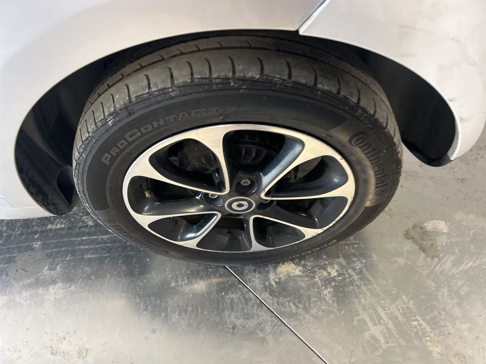 Thumbnail: 2016 smart fortwo - 14