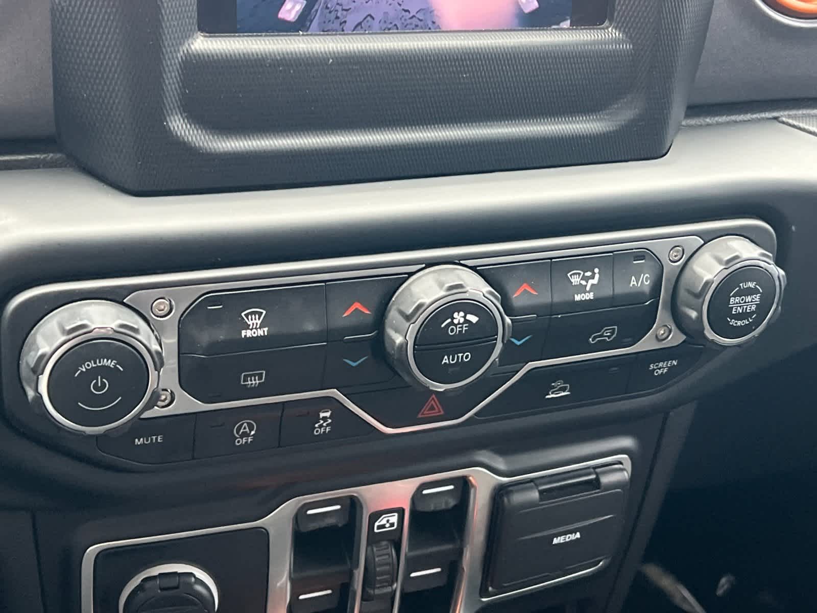 Thumbnail: 2021 Jeep Gladiator - 20