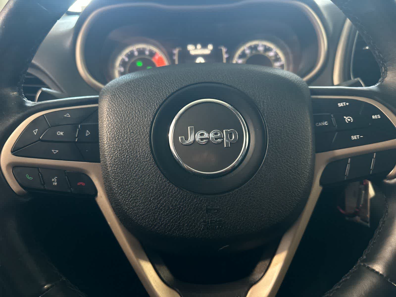 Thumbnail: 2018 Jeep Cherokee - 23