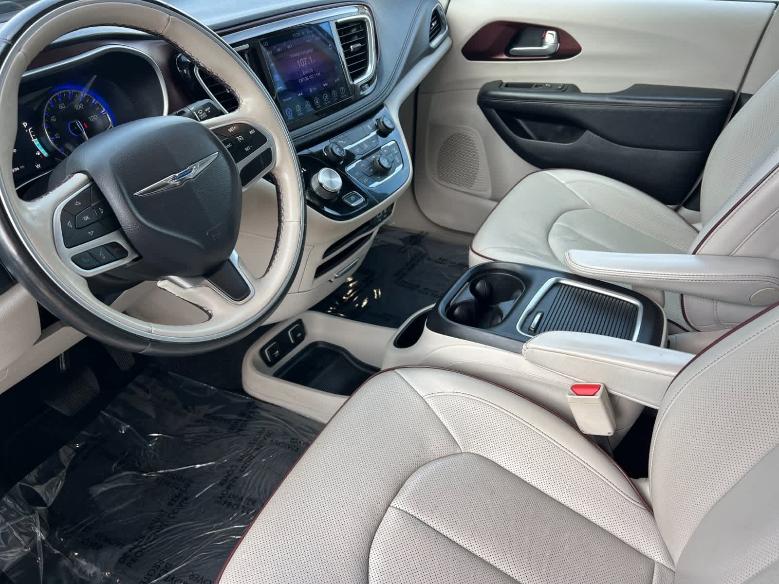 Thumbnail: 2017 Chrysler Pacifica - 11