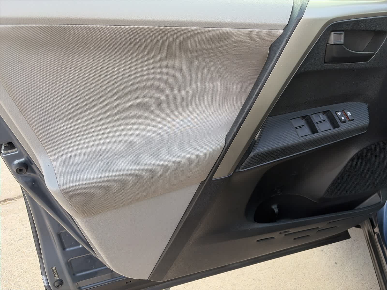 Thumbnail: 2013 Toyota RAV4 - 23