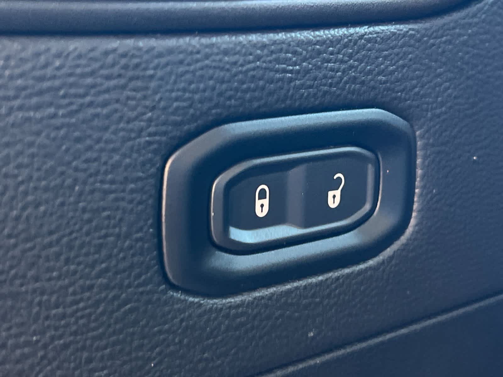 Thumbnail: 2022 Jeep Wrangler - 13