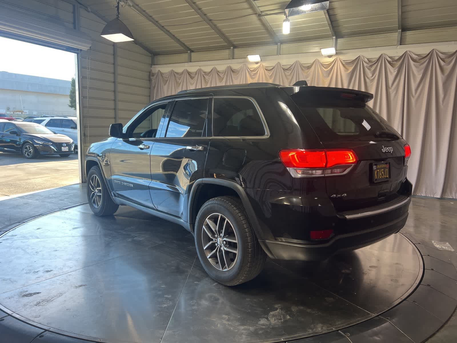 Thumbnail: 2017 Jeep Grand Cherokee - 5