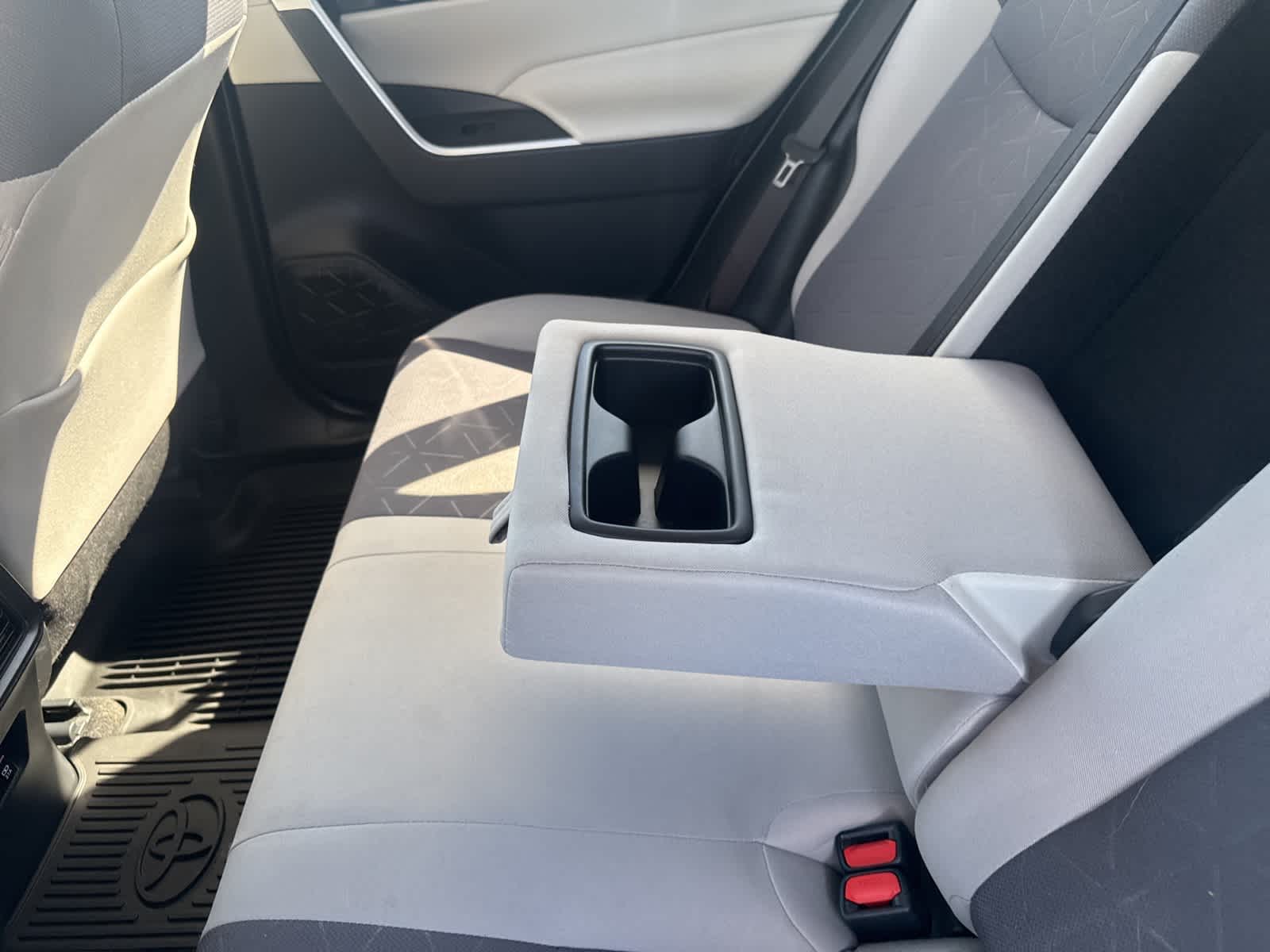 Thumbnail: 2020 Toyota RAV4 - 17