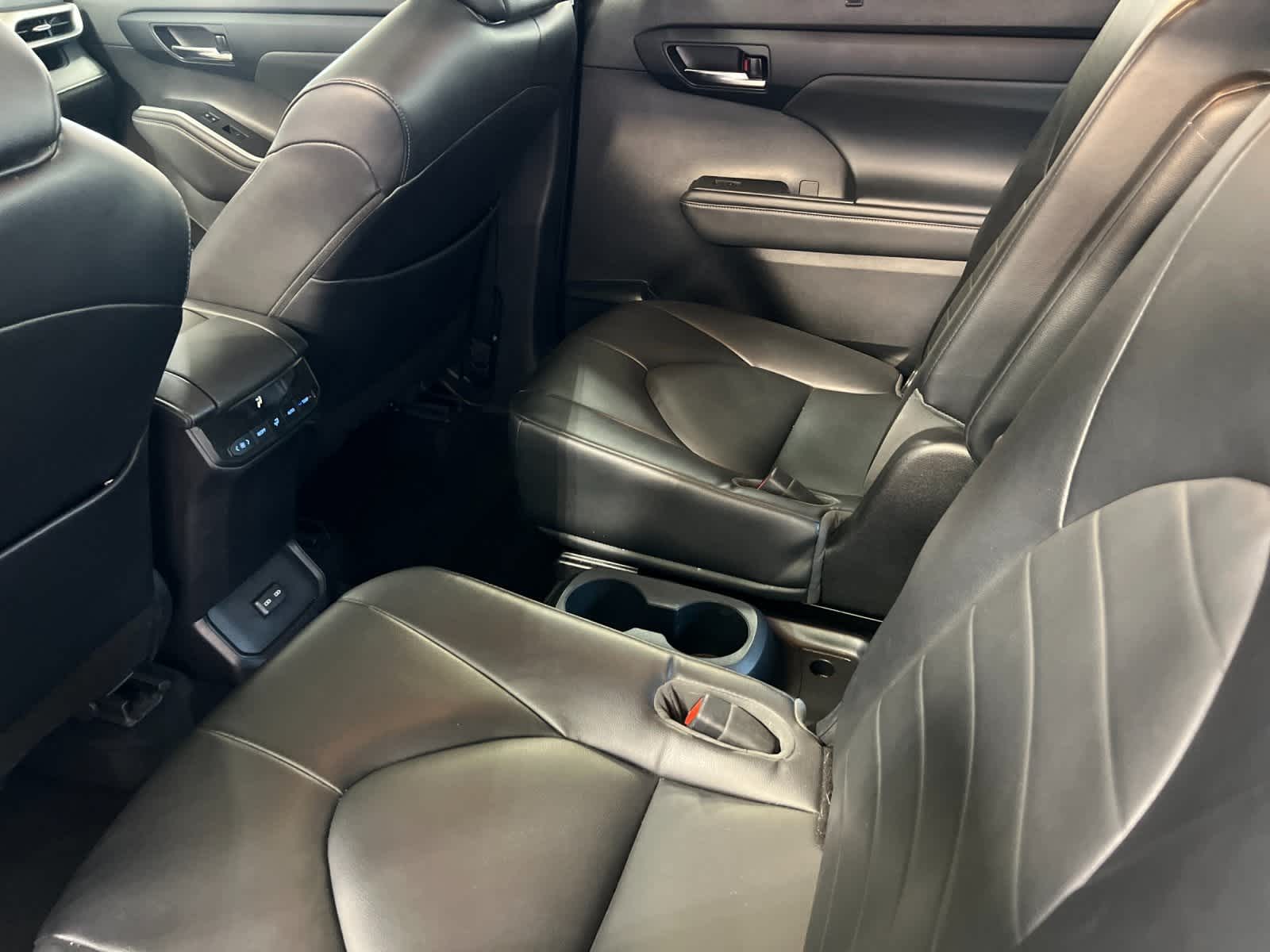 Thumbnail: 2022 Toyota Highlander - 4