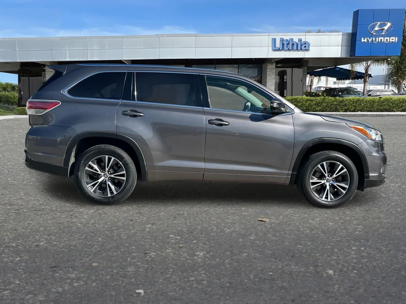 Thumbnail: 2016 Toyota Highlander - 9