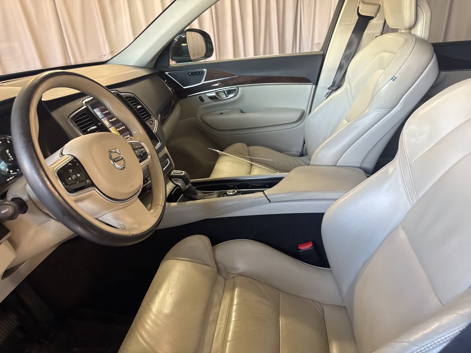 Thumbnail: 2016 Volvo XC90 - 22