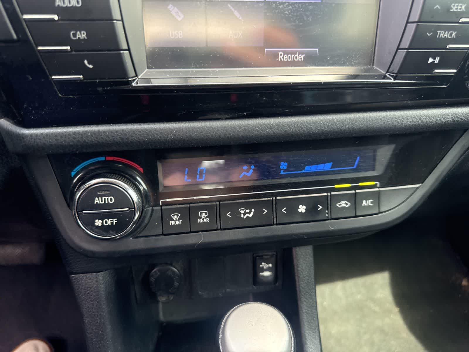 Thumbnail: 2014 Toyota Corolla - 26