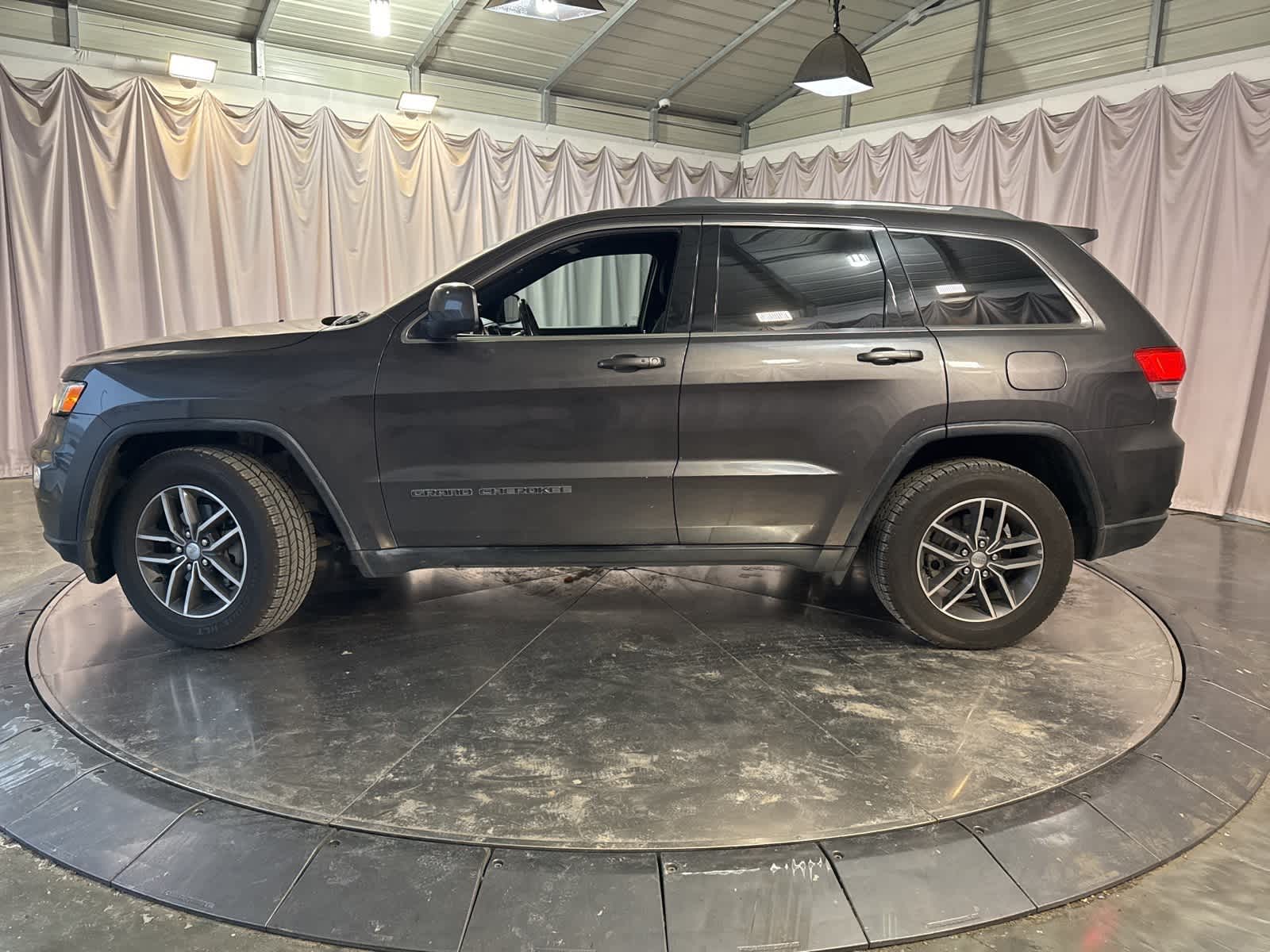 Thumbnail: 2018 Jeep Grand Cherokee - 8