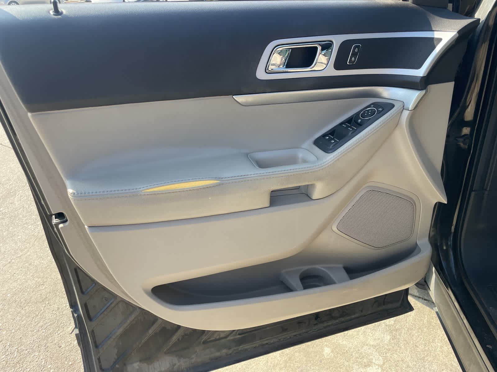 Thumbnail: 2013 Ford Explorer - 25