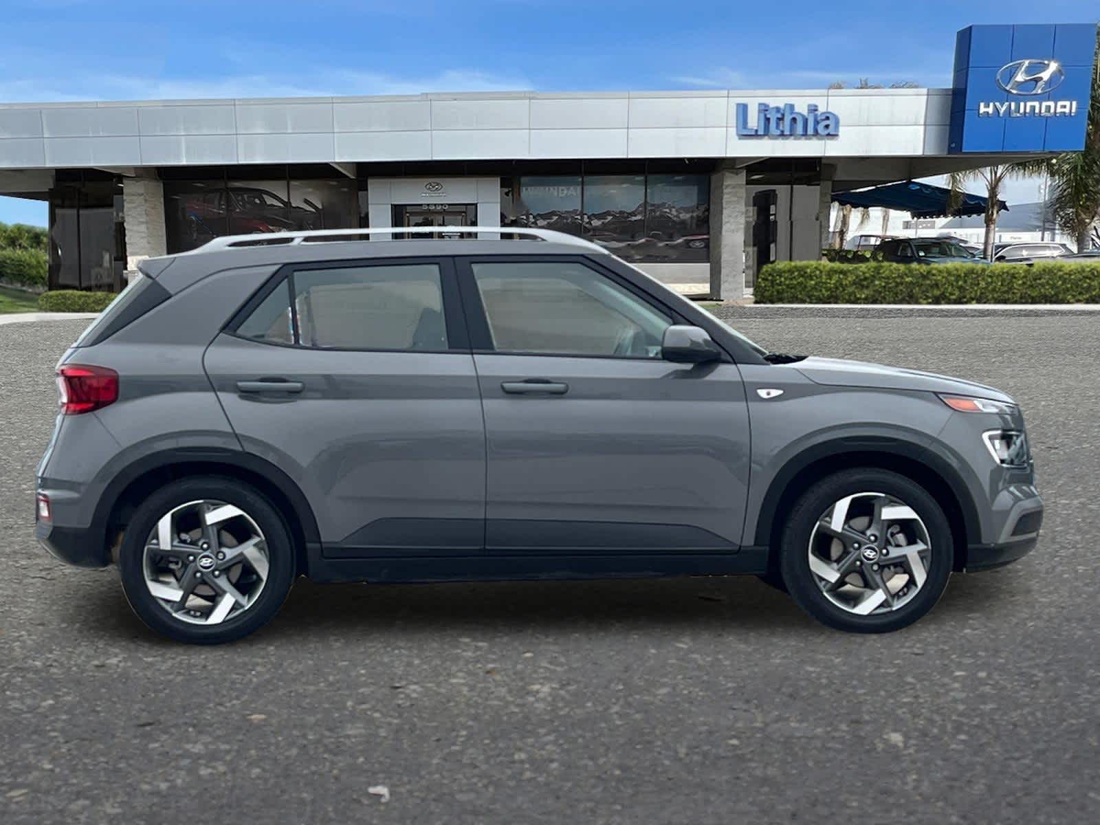 Thumbnail: 2023 Hyundai Venue - 9