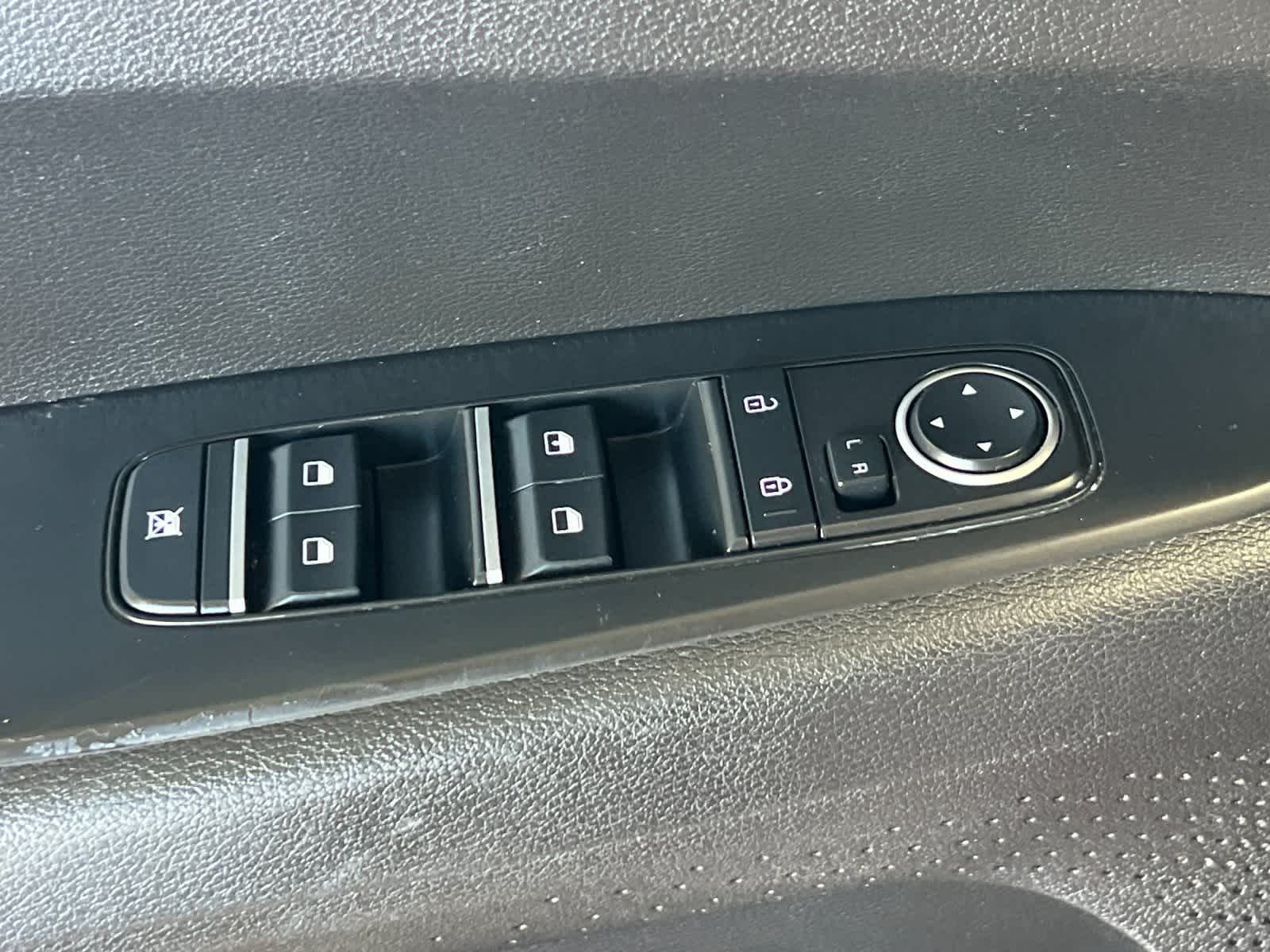 Thumbnail: 2023 Kia Forte - 13