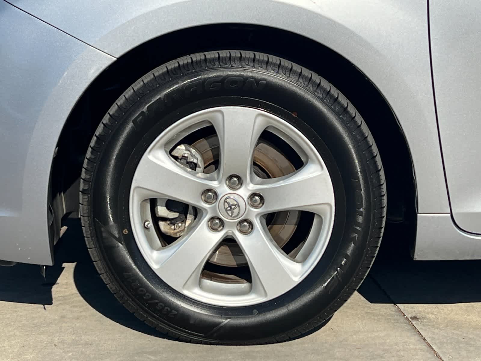 Thumbnail: 2017 Toyota Sienna - 27