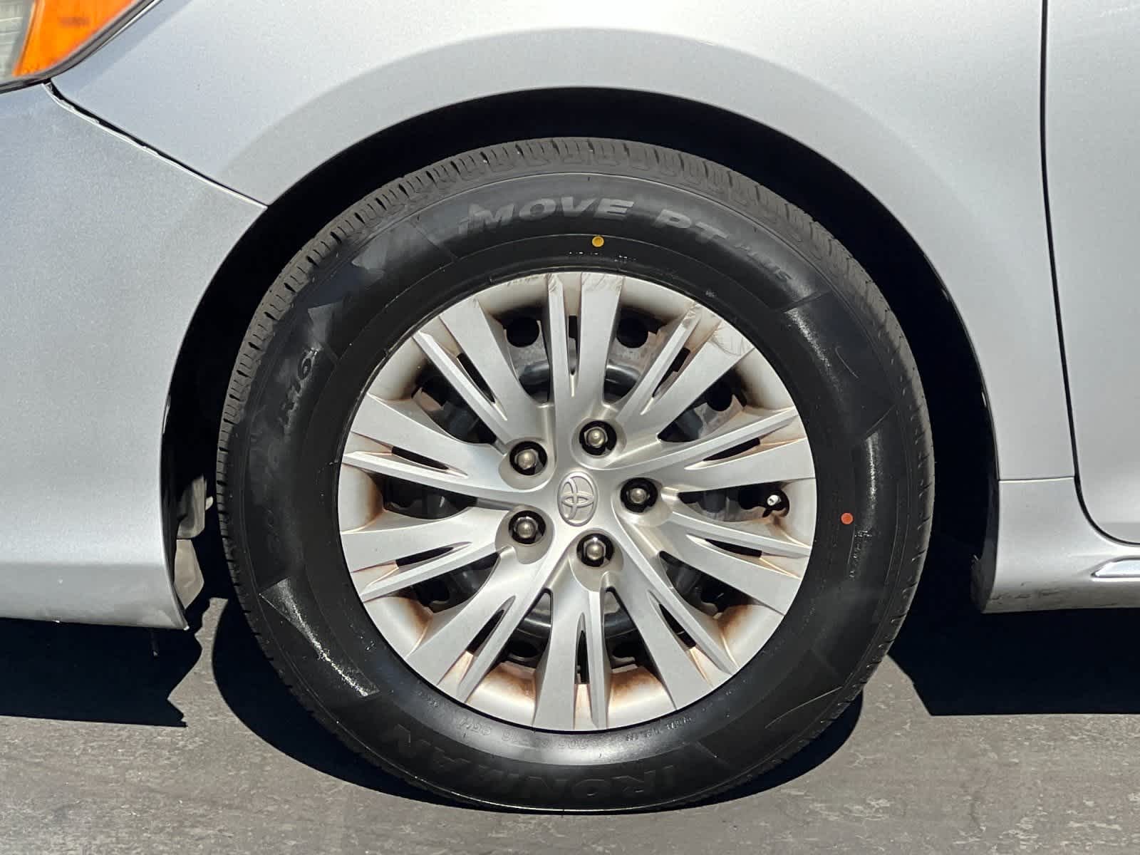 Thumbnail: 2012 Toyota Camry - 23