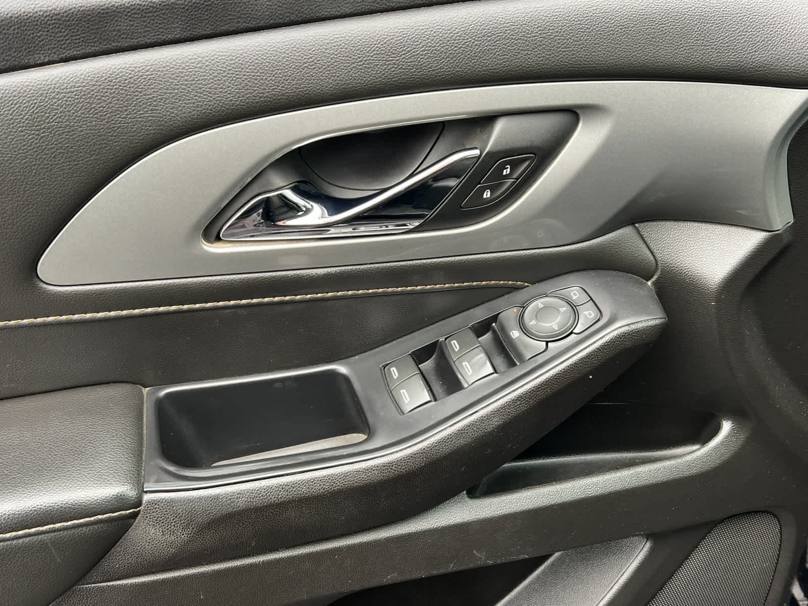 Thumbnail: 2021 Chevrolet Traverse - 12