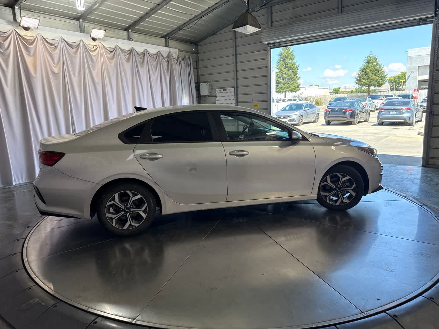 2019 Kia Forte LXS photo 2