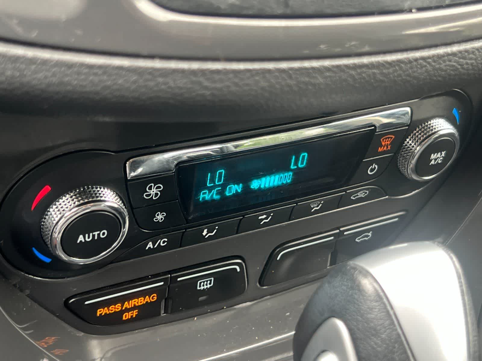 Thumbnail: 2015 Ford Escape - 21