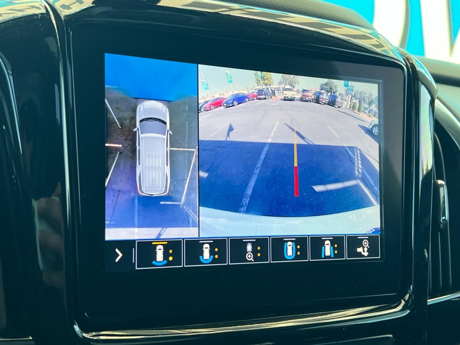 Thumbnail: 2021 Chevrolet Traverse - 21