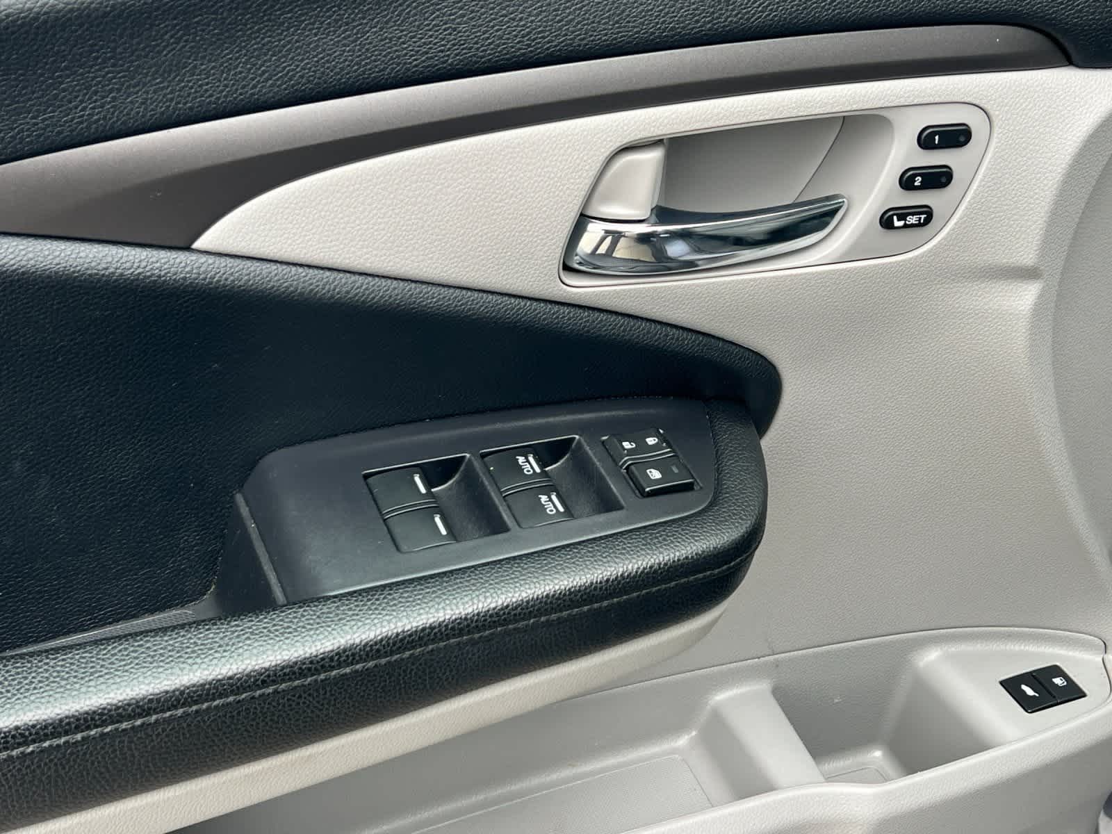 Thumbnail: 2020 Honda Pilot - 12