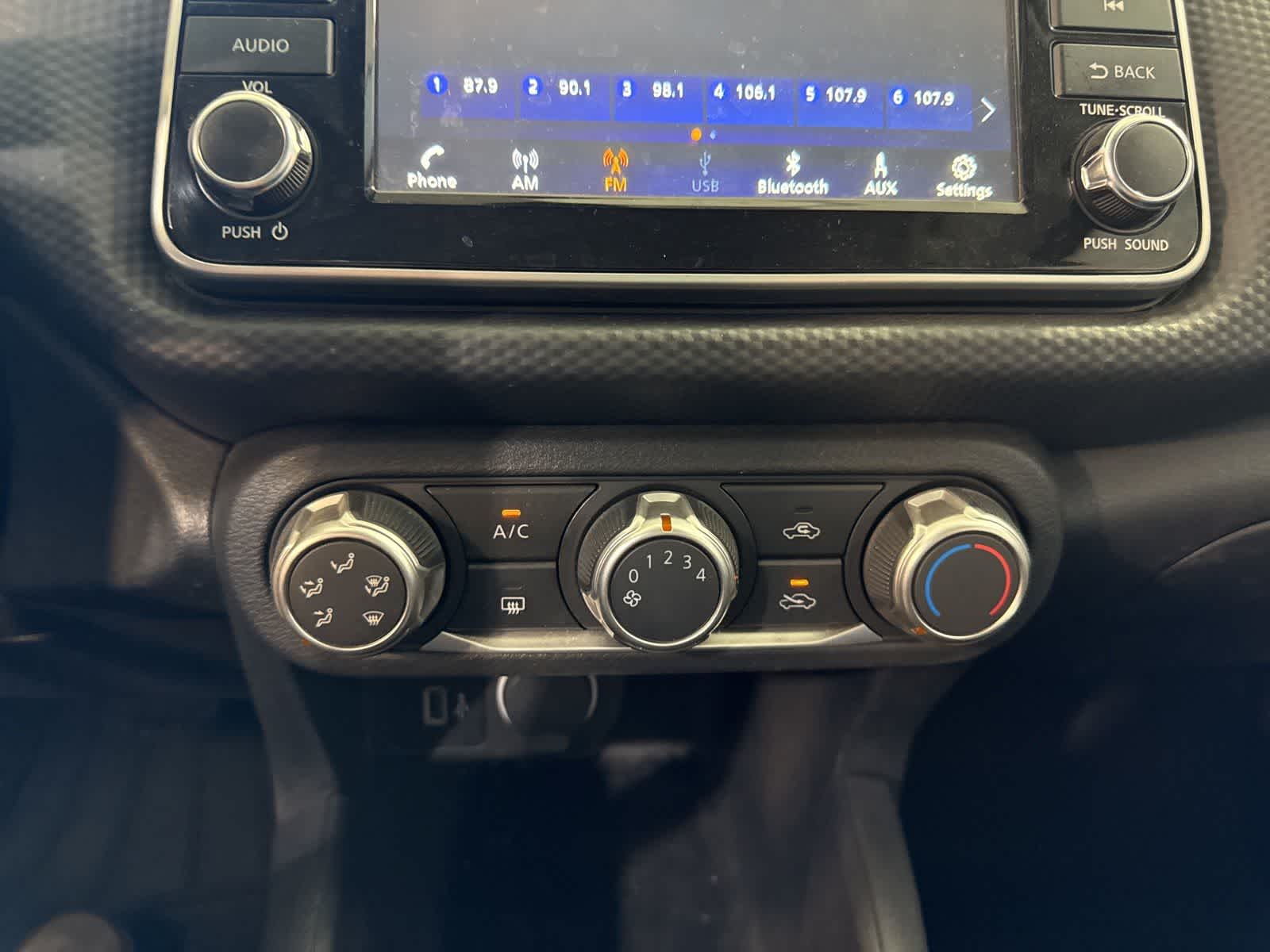 Thumbnail: 2023 Nissan Kicks - 23