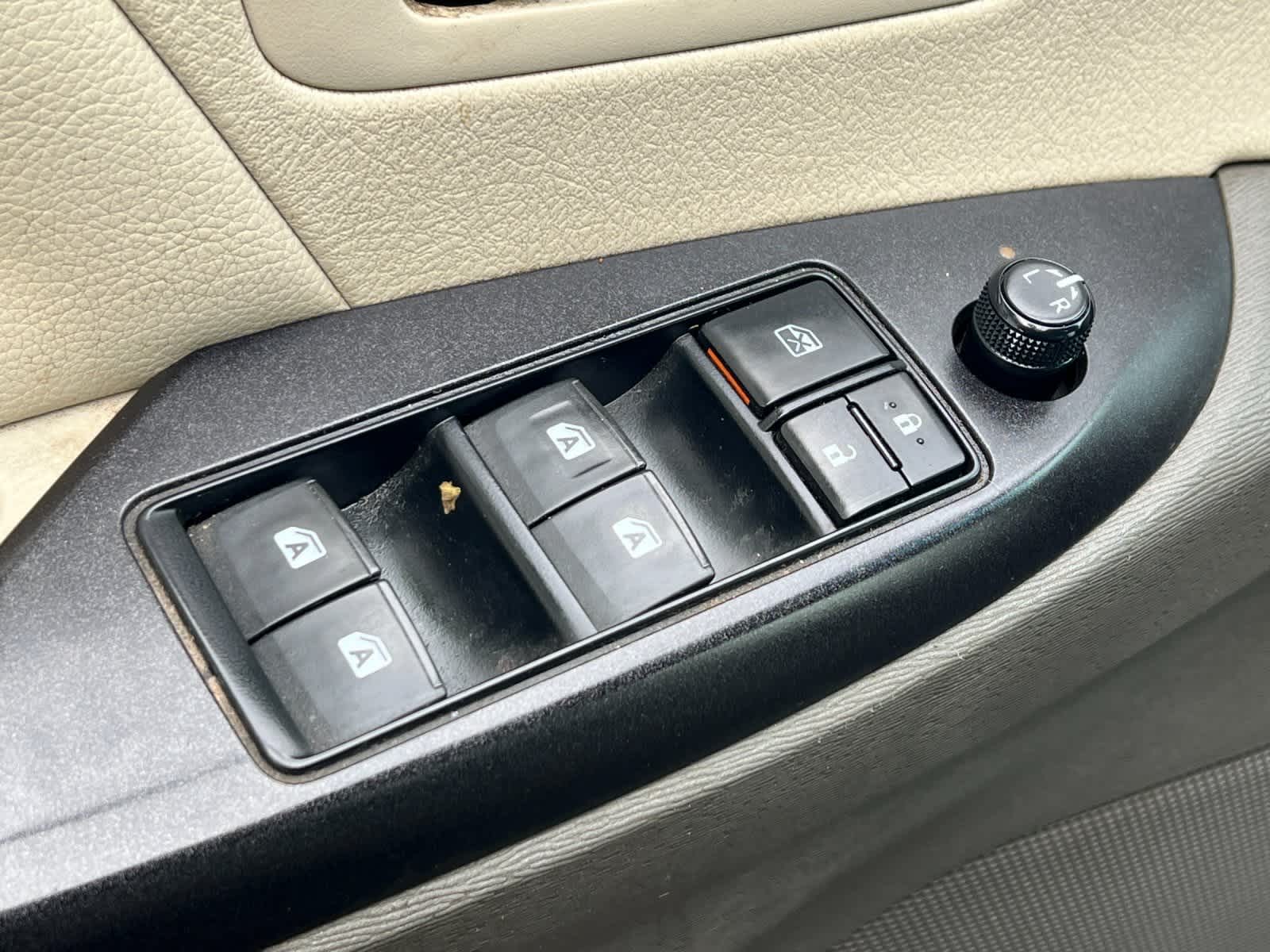 Thumbnail: 2017 Toyota Sienna - 14