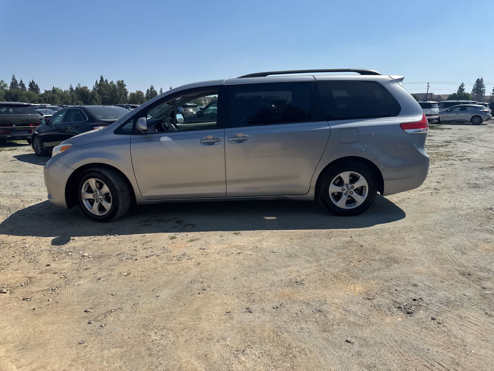 Thumbnail: 2012 Toyota Sienna - 8