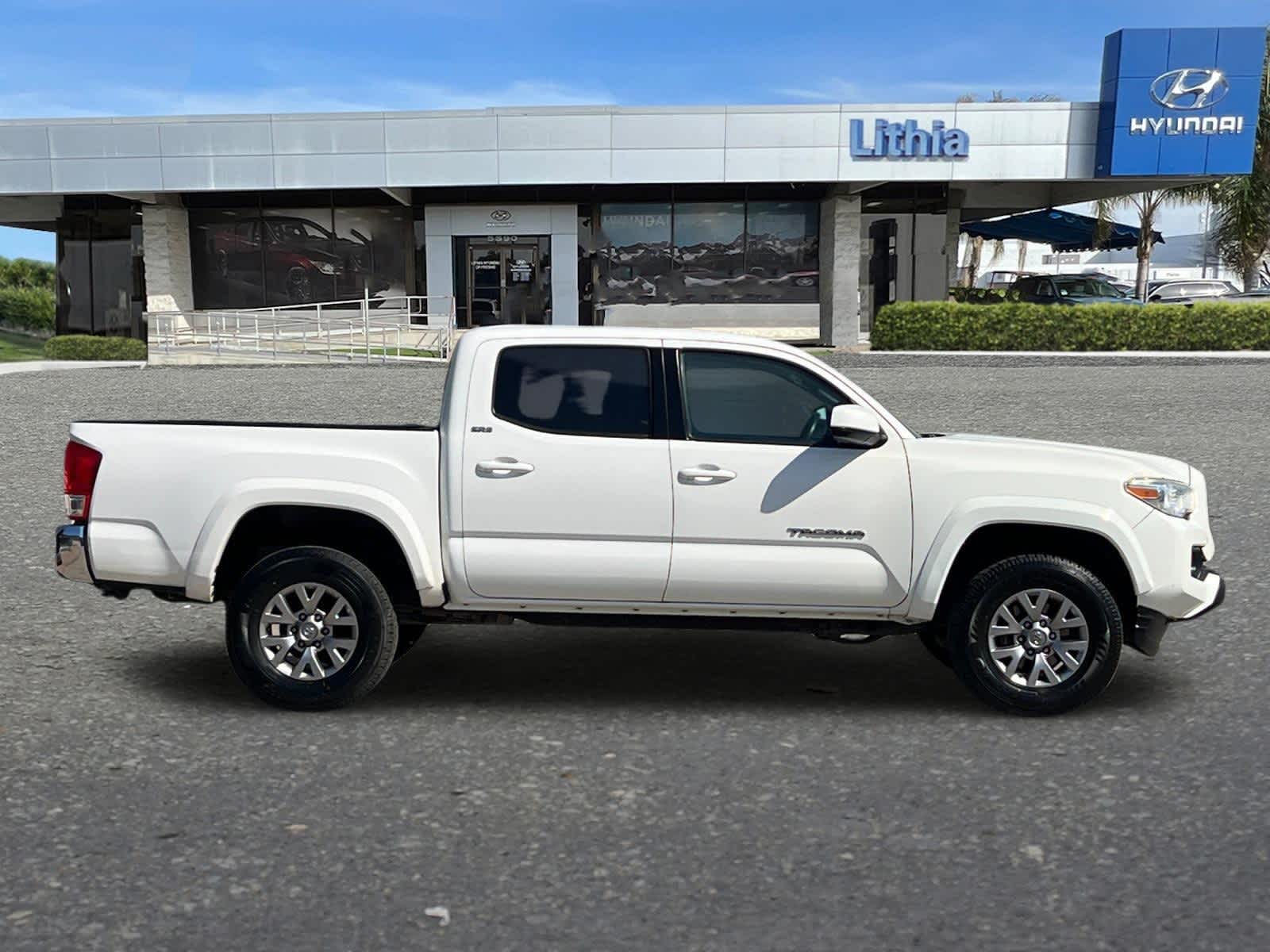 Thumbnail: 2017 Toyota Tacoma - 8
