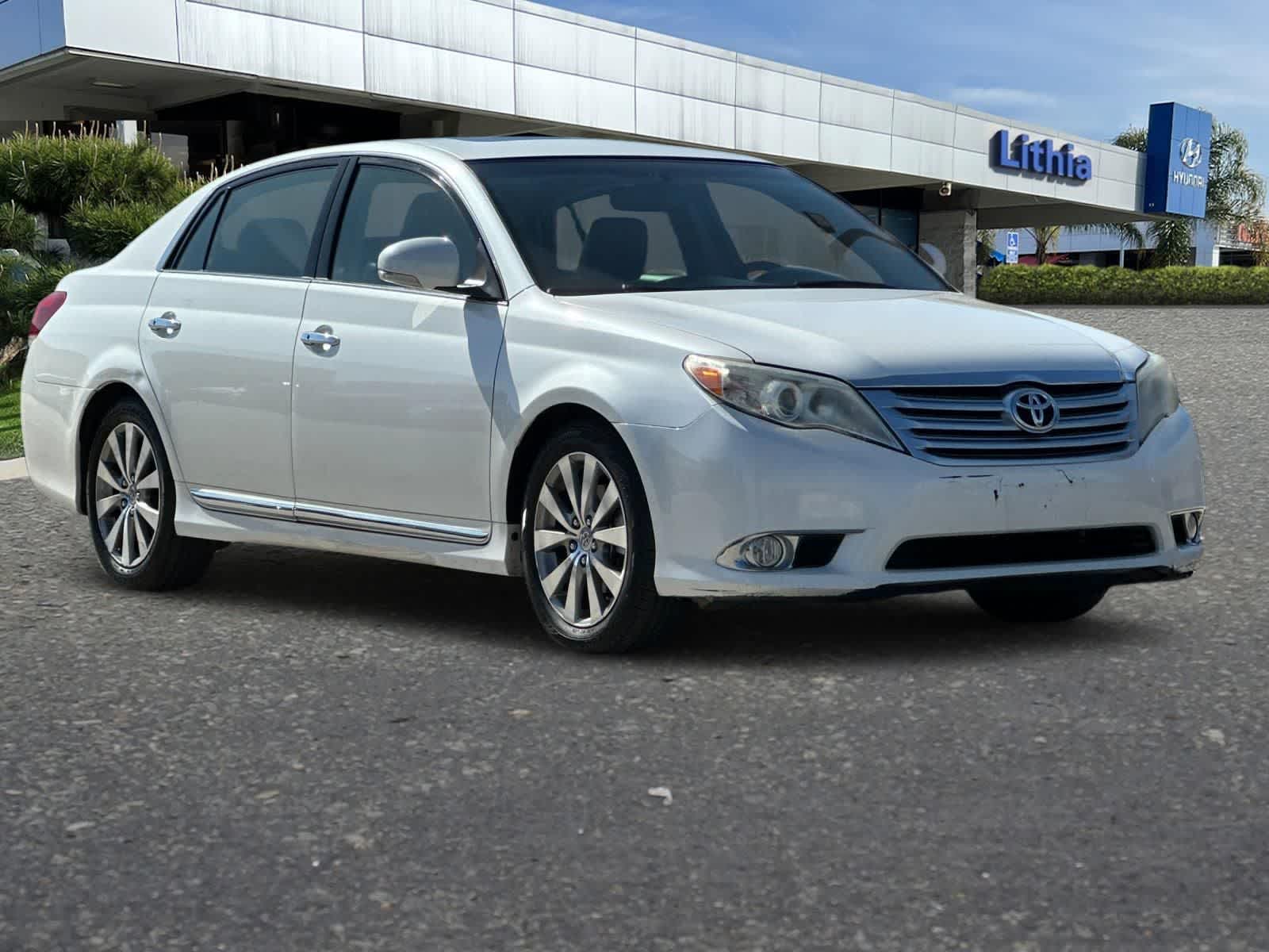 Thumbnail: 2011 Toyota Avalon - 10
