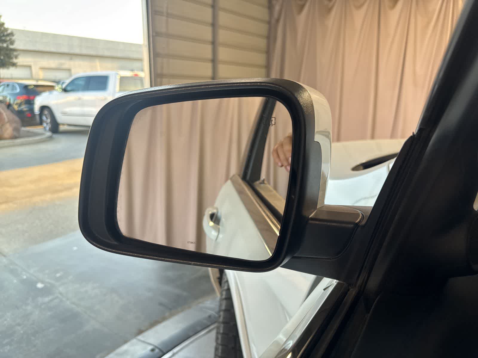 Thumbnail: 2015 Jeep Grand Cherokee - 19