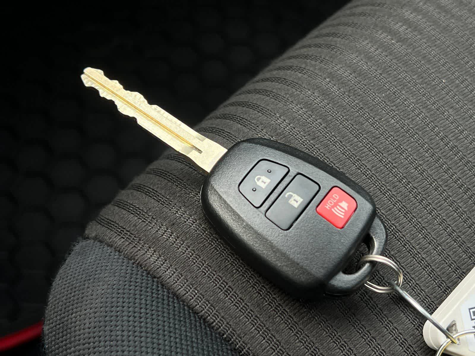 Thumbnail: 2017 Toyota RAV4 - 28