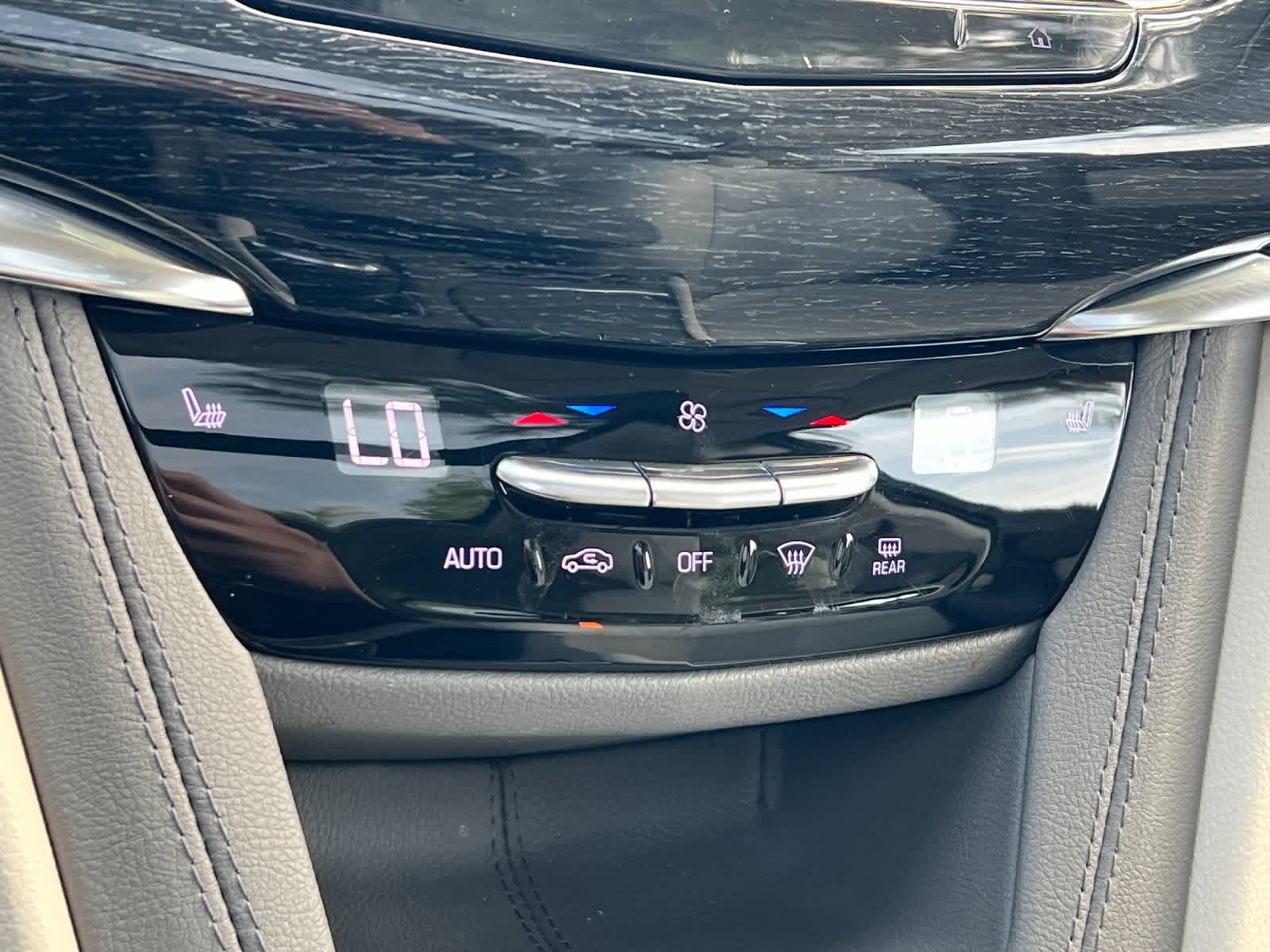 Thumbnail: 2022 Cadillac XT6 - 21