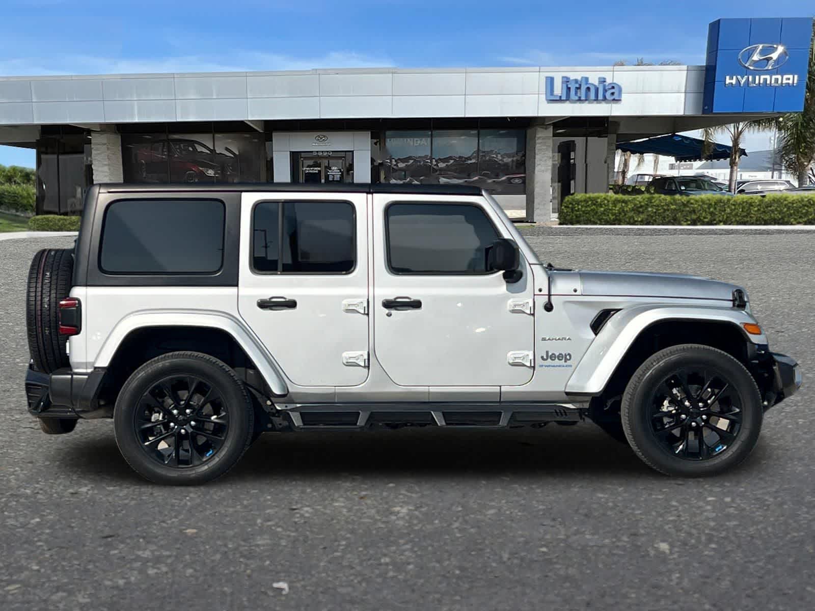 Thumbnail: 2023 Jeep Wrangler - 9