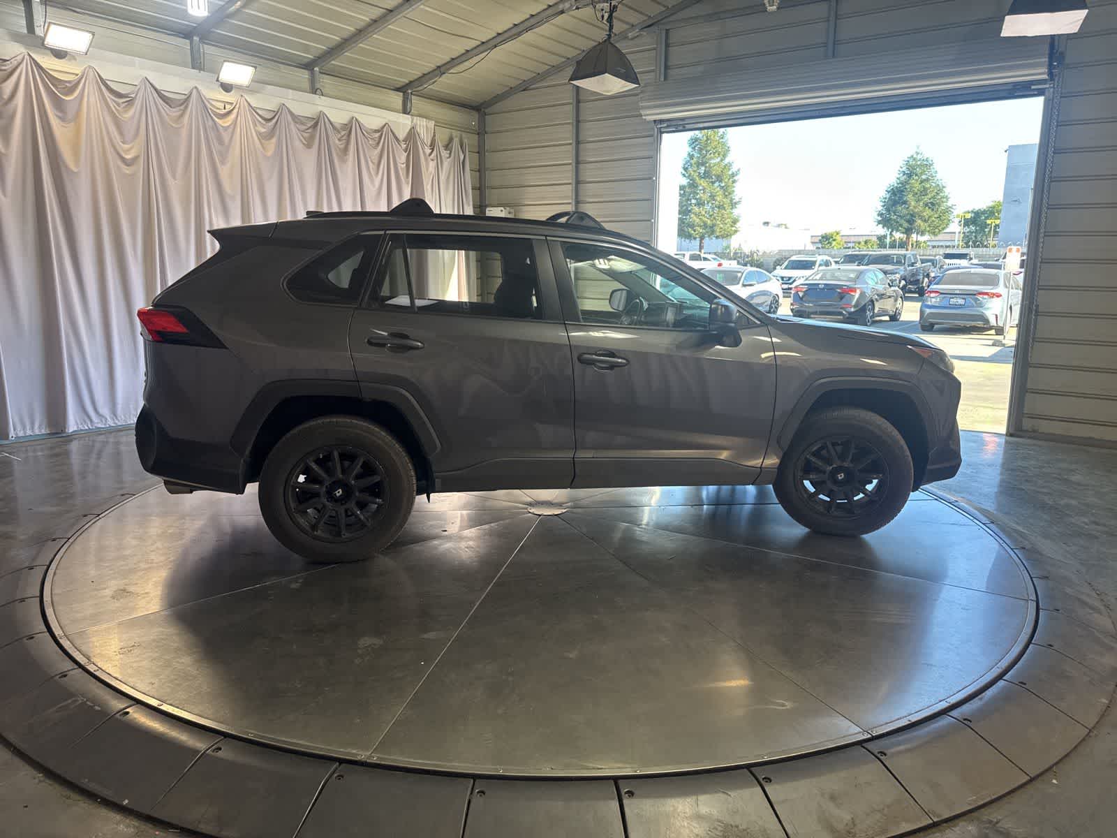 Thumbnail: 2021 Toyota RAV4 - 3