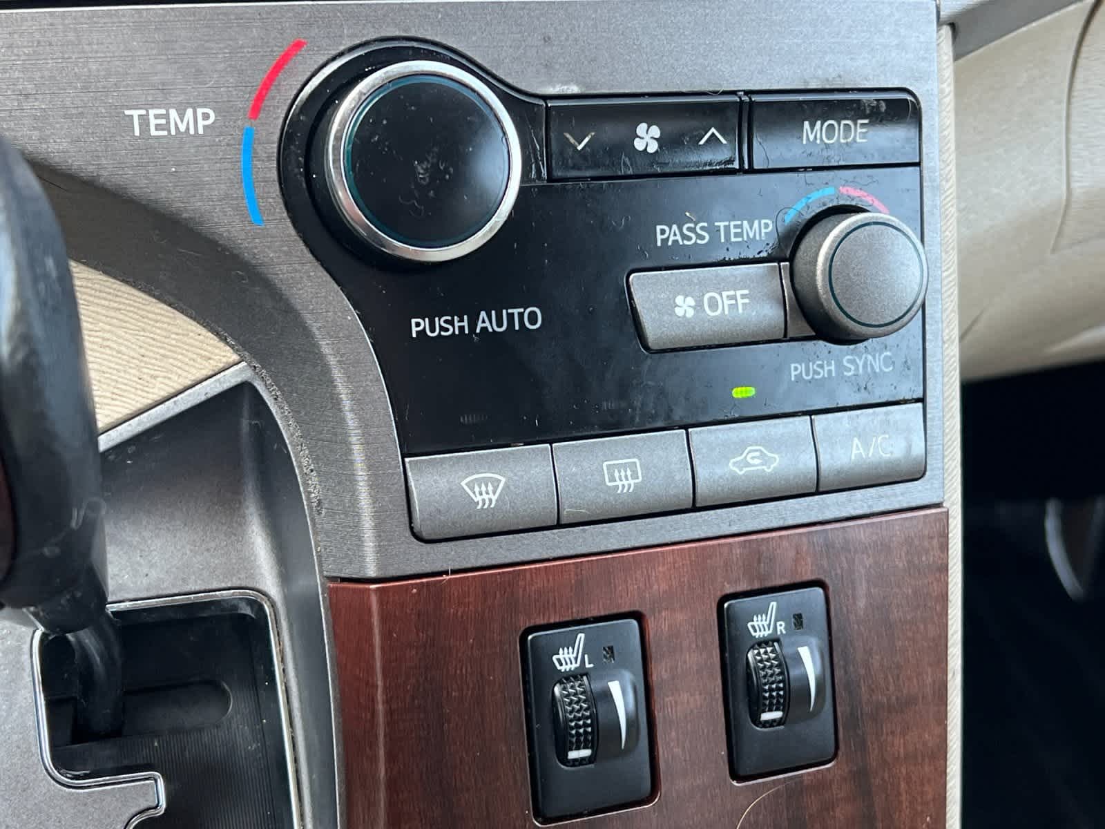 Thumbnail: 2011 Toyota Venza - 22