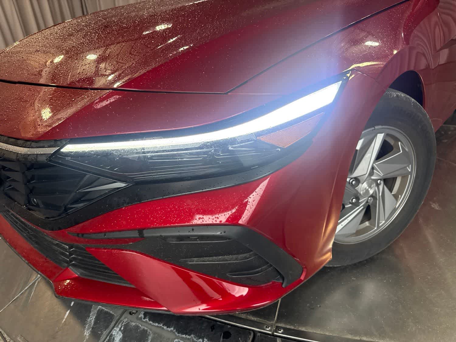 2025 Hyundai Elantra SE photo 3