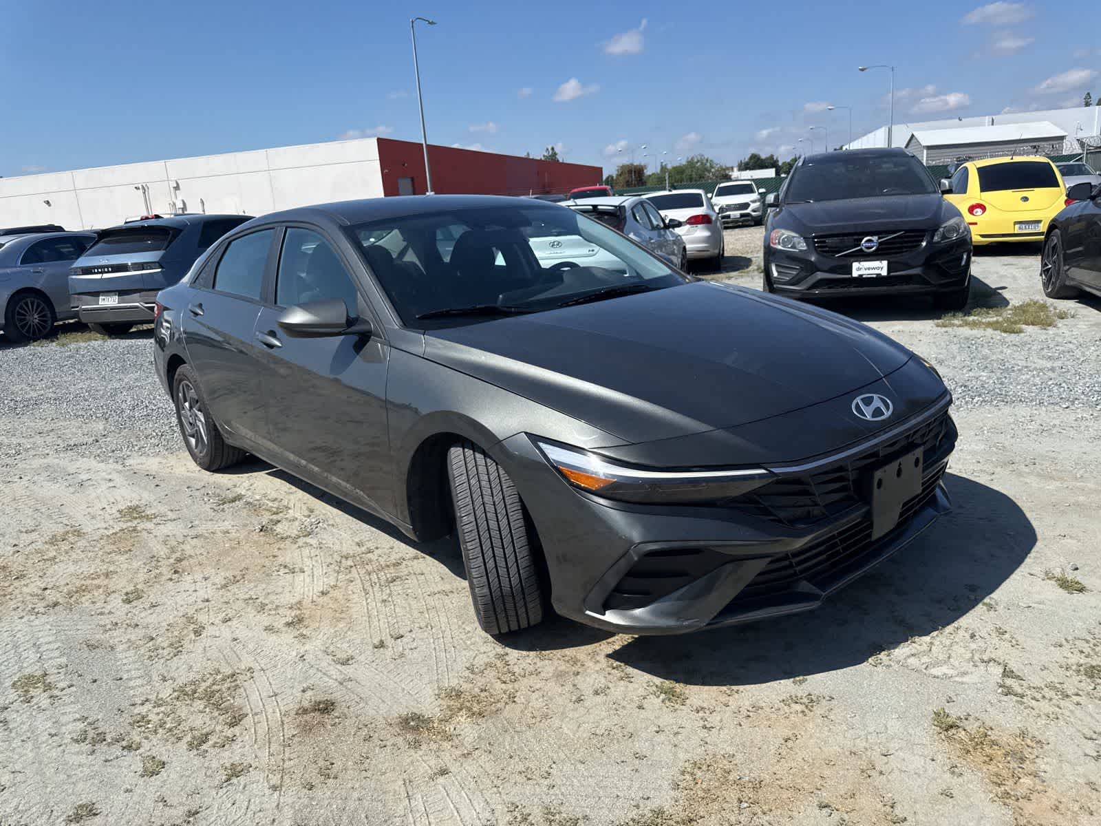 2024 Hyundai Elantra SEL photo 3