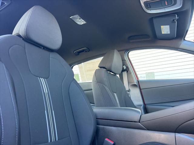 2025 Hyundai Elantra Sport 17