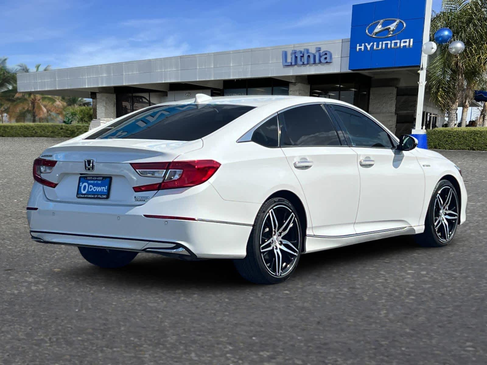 2022 Honda Accord Hybrid Touring photo 2
