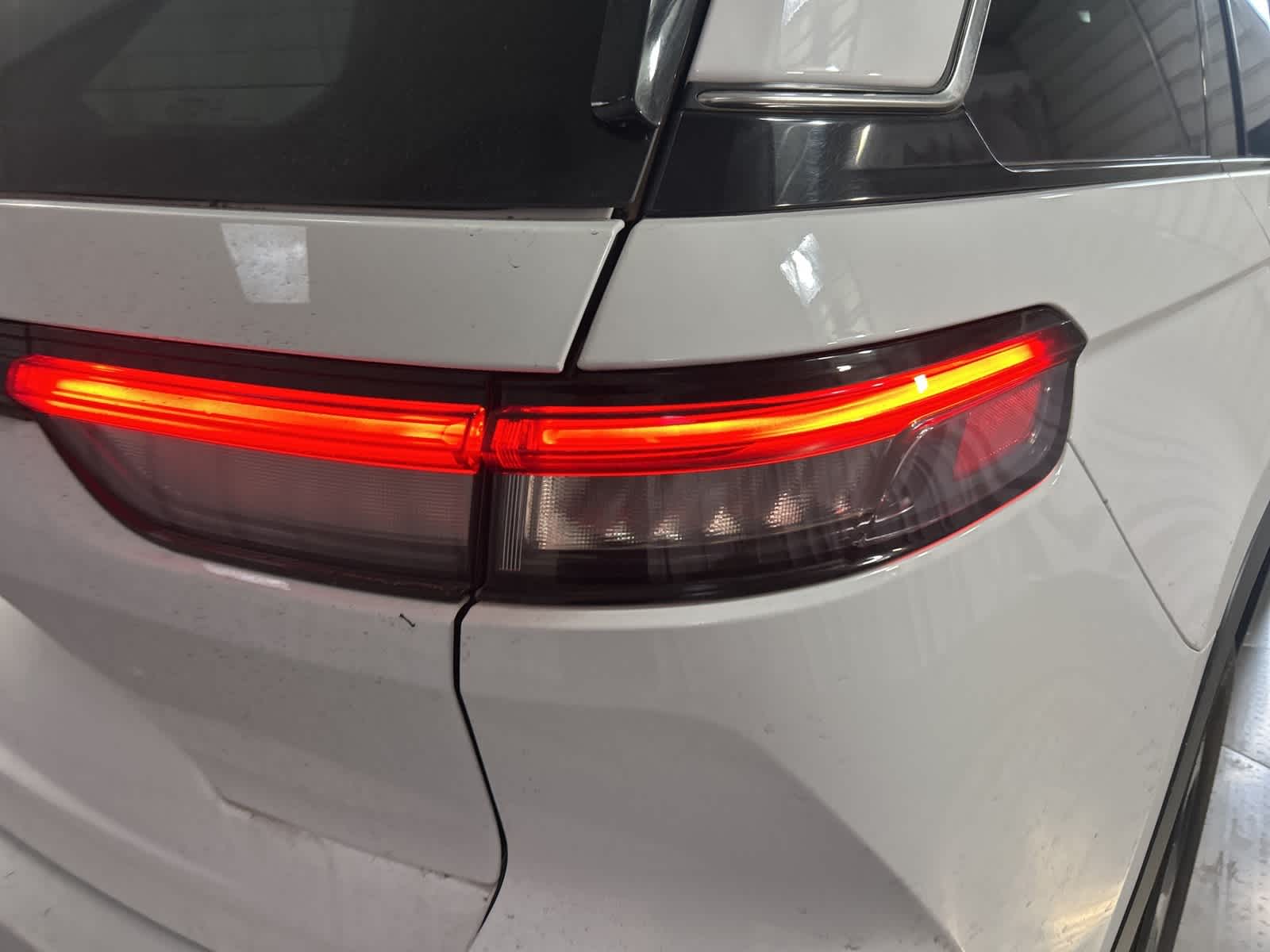 Thumbnail: 2024 Jeep Grand Cherokee - 10