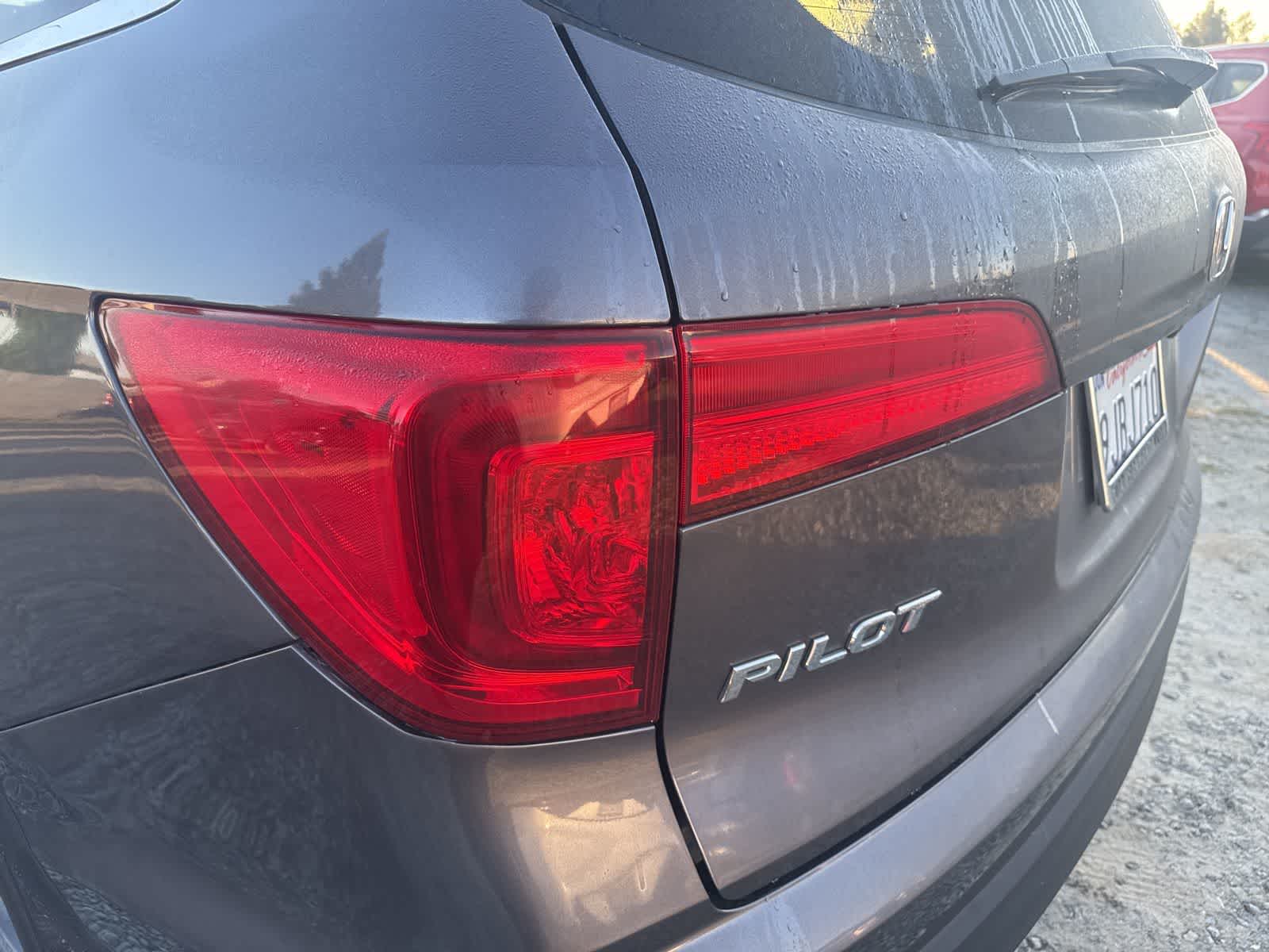 Thumbnail: 2017 Honda Pilot - 10