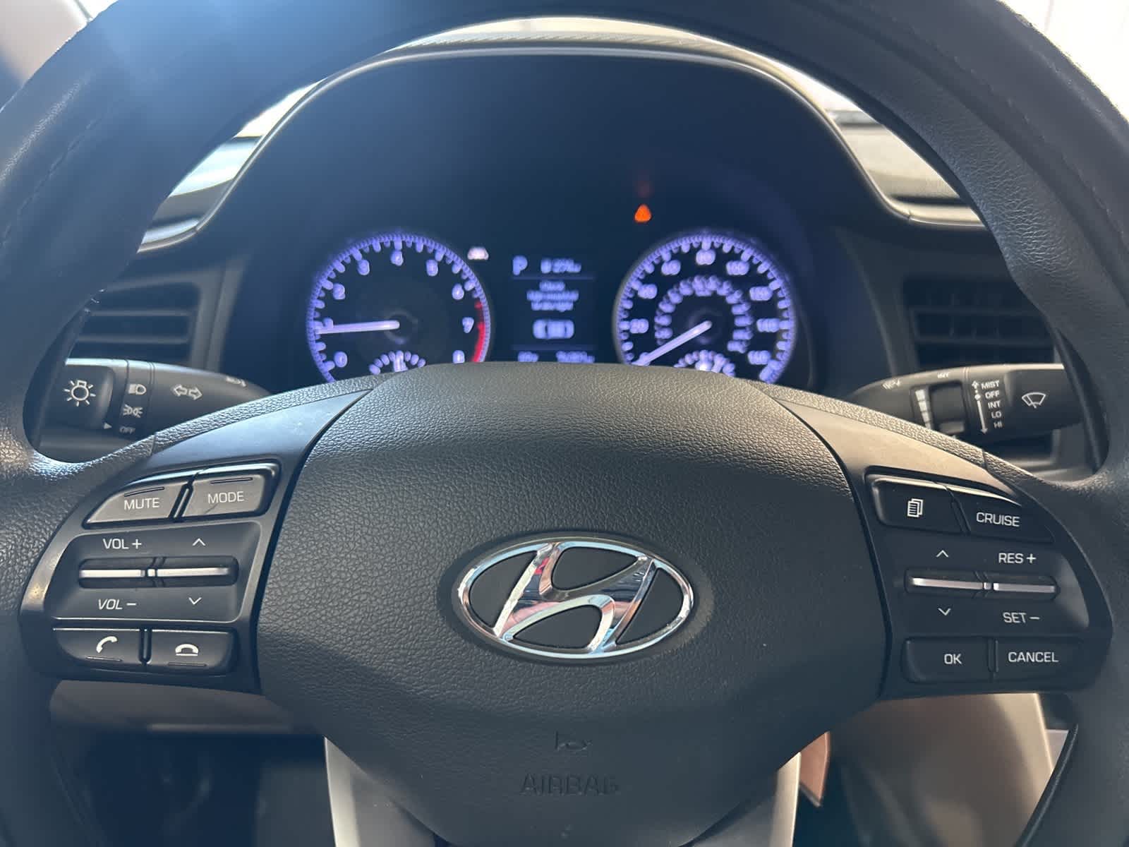 2020 Hyundai Elantra SE 25